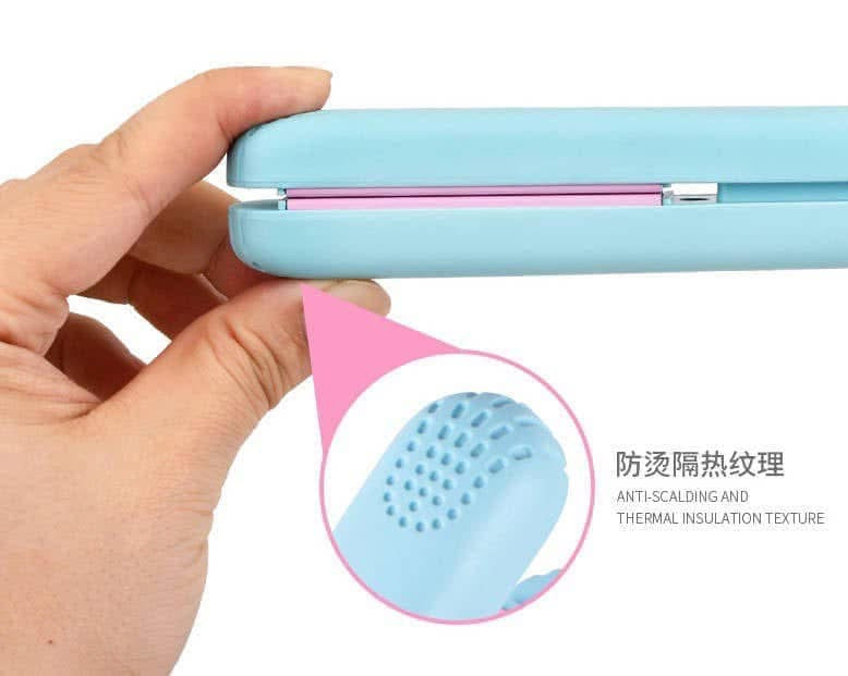 Travel hair straightener